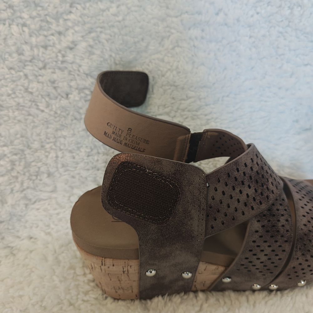 CorkysBoutique Bronze Perforated Stud Wedge Sandal Size 8. Excellent Condition - Picture 3 of 9